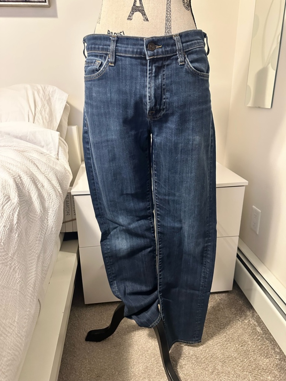7 For All Mankind Slimmy Size 31
Straight Cut Denim Women's
Jeans 98% Cotton.